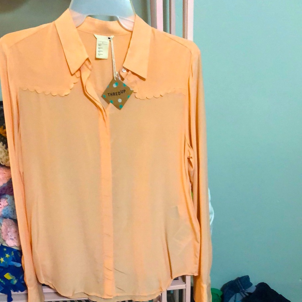 Peach Levi’s top